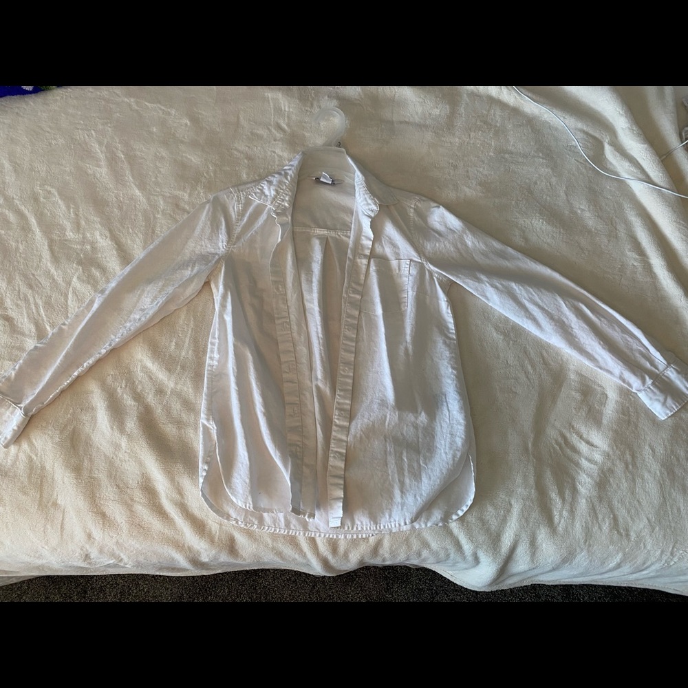 Old navy white button down long sleeve shirt